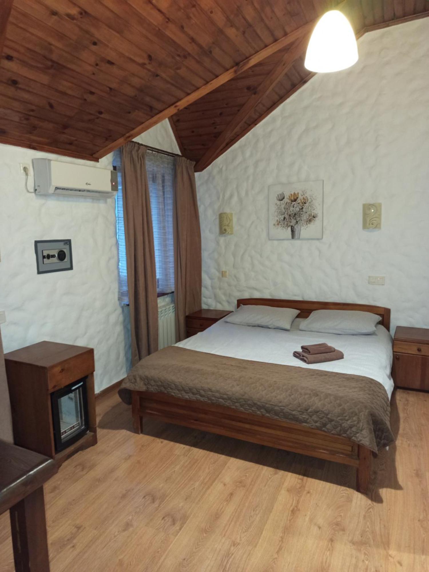 Complex Khutor * Velyka Omelyana